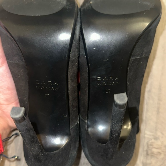 Black suede booties l, worn only once. Zara, size 37. 3 inch heel - Picture 4 of 5